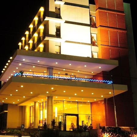 Aston Ketapang City Hotel Esterno foto